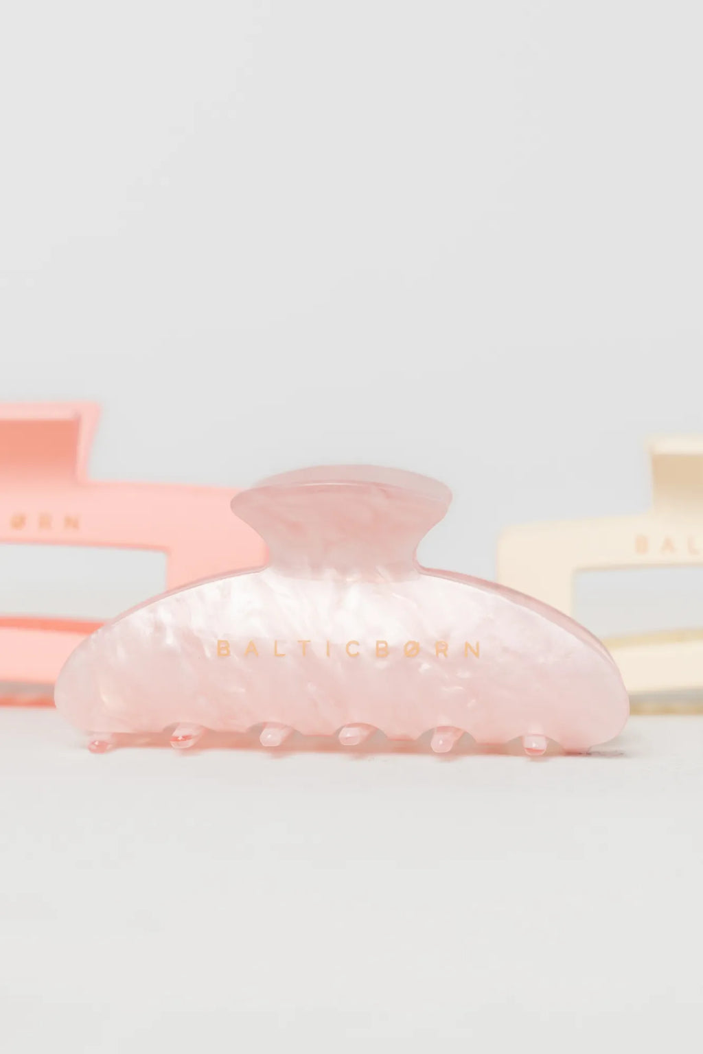 Pearl Claw Clip | Pink